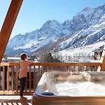 Aux Pieds Du Roi - & Aparthotel 4*