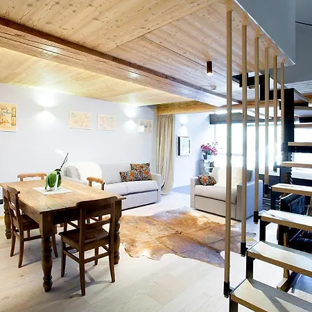 Aux Pieds Du Roi - & Lägenhetshotell