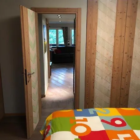 Aux Pieds Du Roi - &