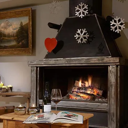 Aux Pieds Du Roi - &