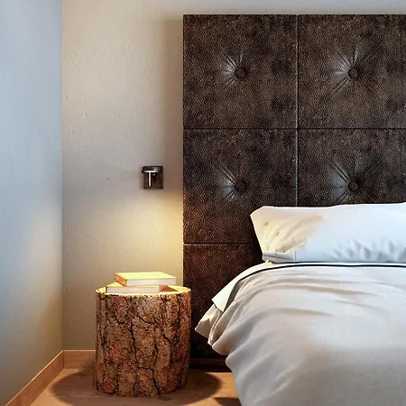 Aux Pieds Du Roi - &