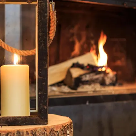 Aux Pieds Du Roi - & Lägenhetshotell