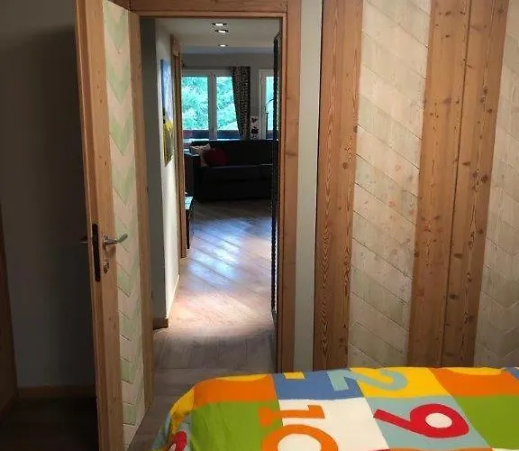 Aux Pieds Du Roi - &