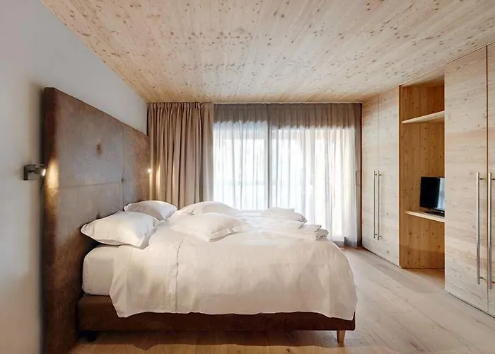 Aux Pieds Du Roi - & Lägenhetshotell 4*